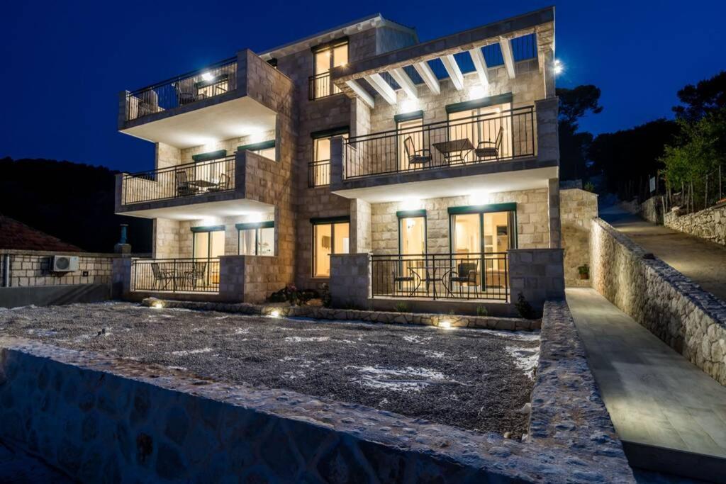 Corallium Precious Apartment