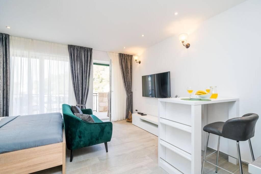 Corallium Precious Apartment *